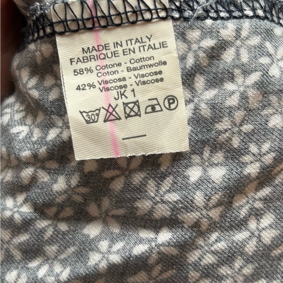 Brandy Melville floral navy wrap dress one size fits most- fits like a US XS/S - Picture 8 of 8